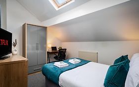 Private En-Suite Room - Shared Living Space & Kitchen - Wakefield - Central